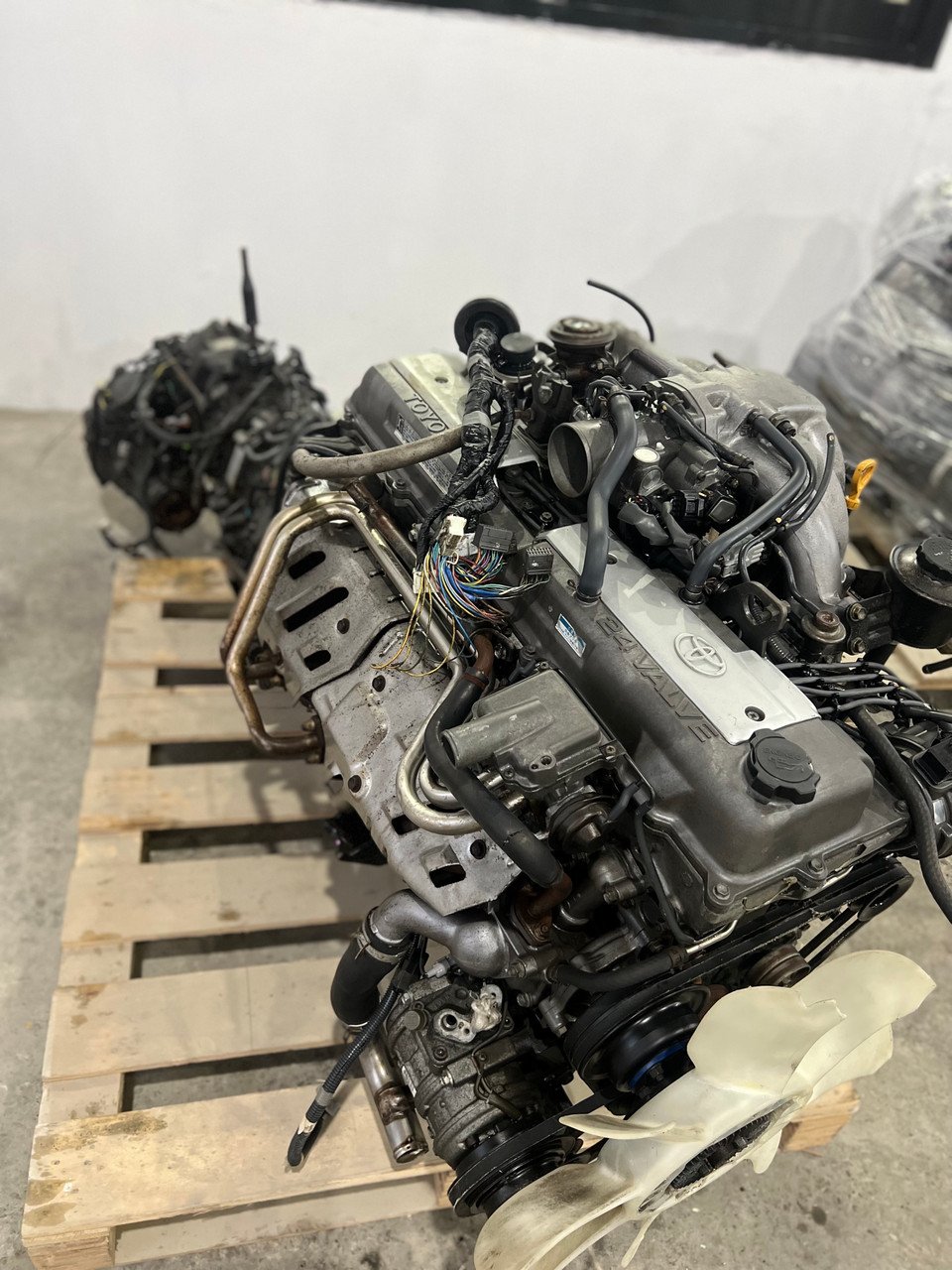 Second image of Toyota Land Cruiser 80 Series 1FZ-FE 4.5L Petrol Engine & Automatic Transmission – Complete Assembly