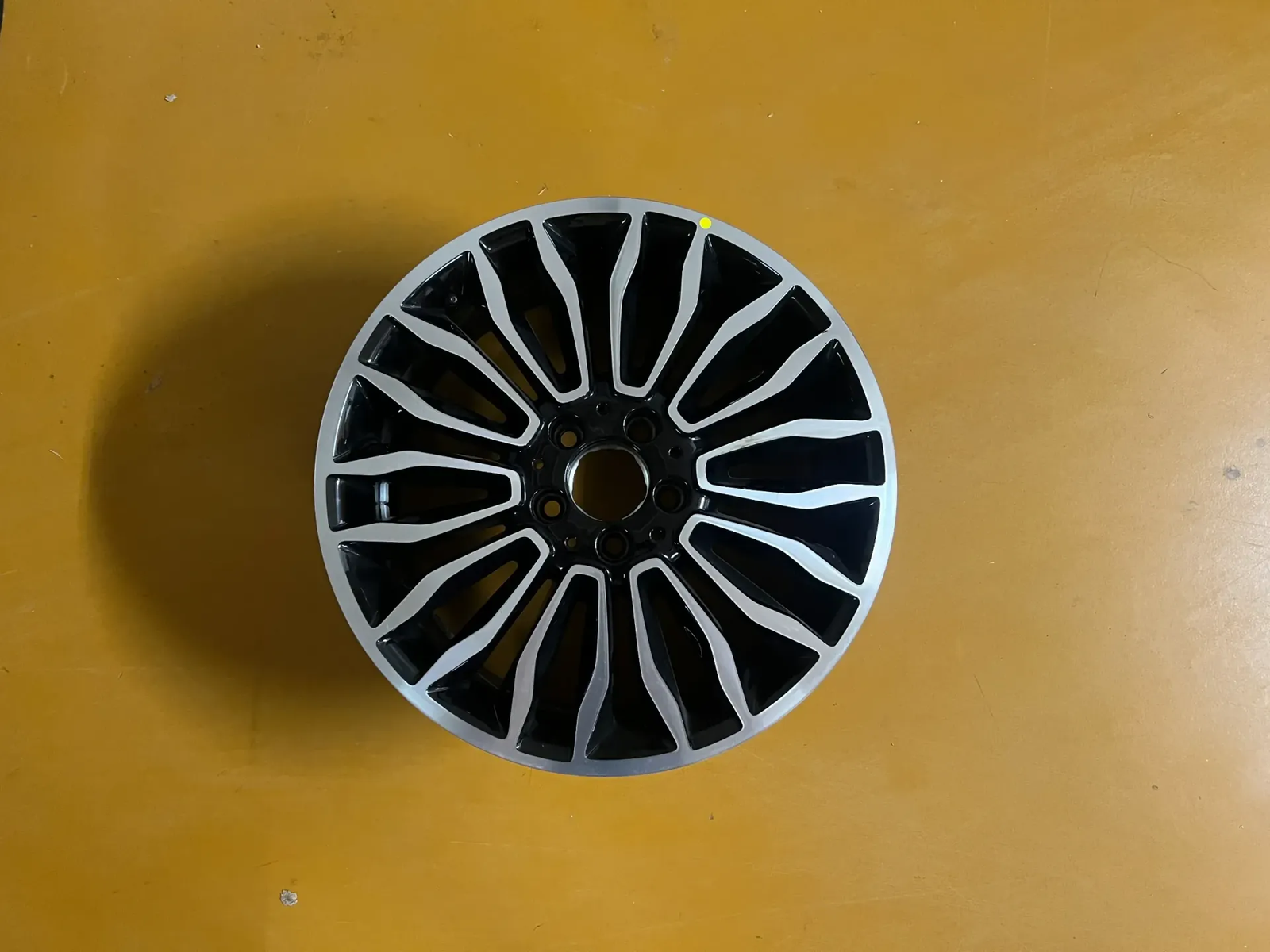 Second image of Mercedes V-Class/Vito W447 18" Alloy Rims Set A4474013700