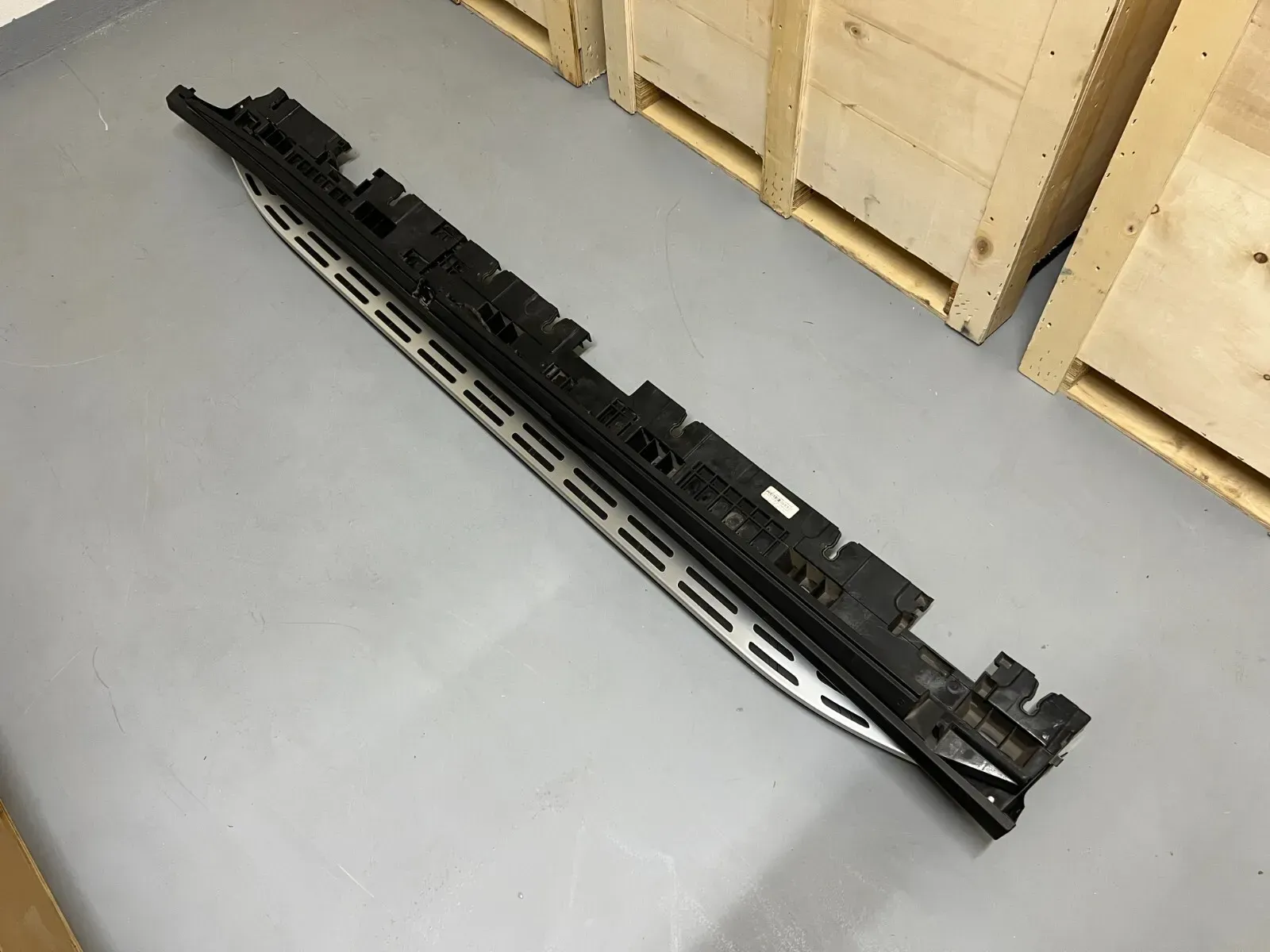 Second image of Mercedes-Benz GLS X167 MOPF Right Running Board A1676981801 NEW